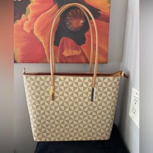 NWT. Hand and shoulder purse